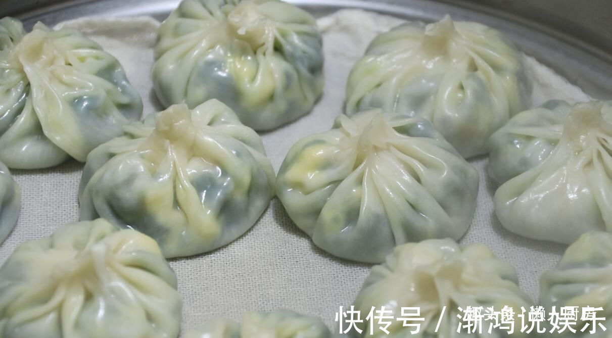 饺子皮|饺子皮别只会包饺子，教你做韭菜小笼包，不用揉面，不用发酵