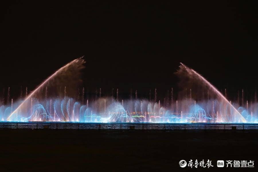 八方来客|正月十五元宵夜，泰山西湖喷泉涌动、花灯璀璨