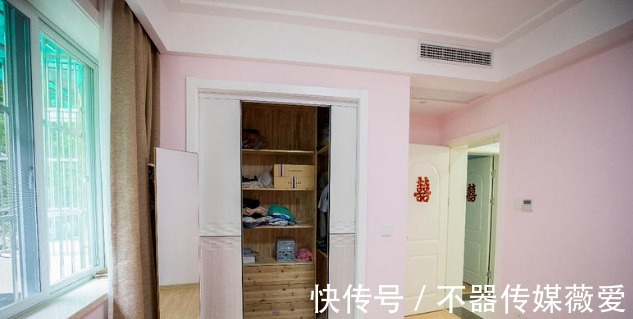 浅蓝色|装修婚房，客厅蓝色梦幻似海洋，主卧装成粉色尴尬了