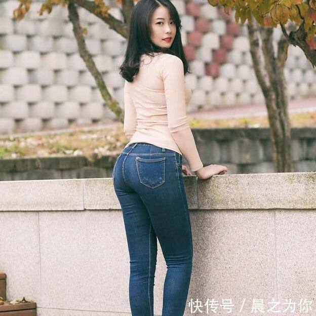 美女 -时尚潇洒的牛仔裤美女,展现别具一格的姿态,尽情展现女人味!