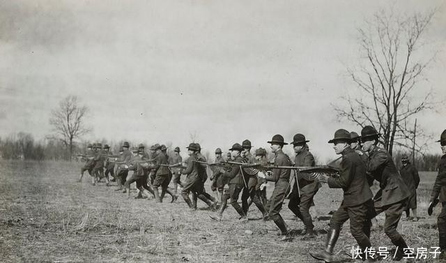 棍子|一战中的英国轻机枪,举起来能当棍子敲德军脑袋的刘易斯轻机枪