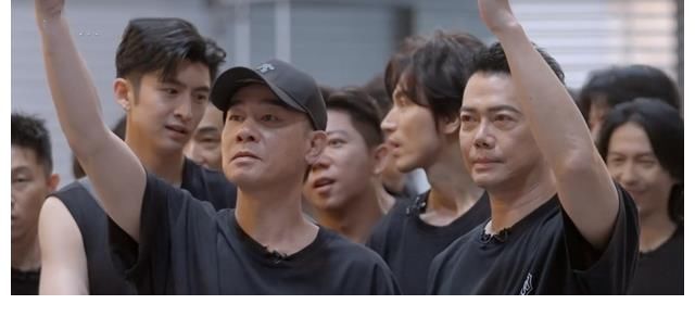 披荆斩棘的哥哥|《披荆斩棘的哥哥》选房暴露人缘，rapper组入住4人间，没人敢来