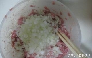 这个馅饼多给老人和小孩吃,常吃补虚损强体质,可惜很多人不懂吃