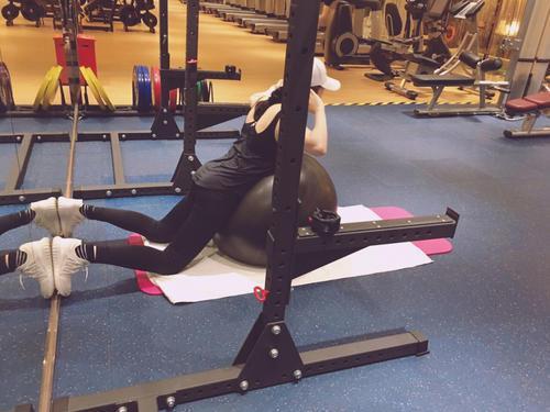 新娘 婚礼上一婆婆火了,靠颜值抢尽风头,新娘吐槽:到底谁的婚礼?