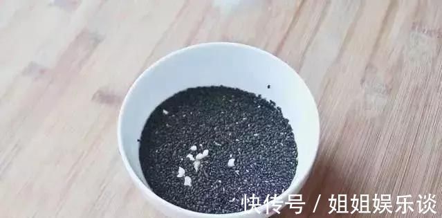 红糖水|糯米粉最好吃的做法,开水一烫,大刀一切,全家人都有爱吃