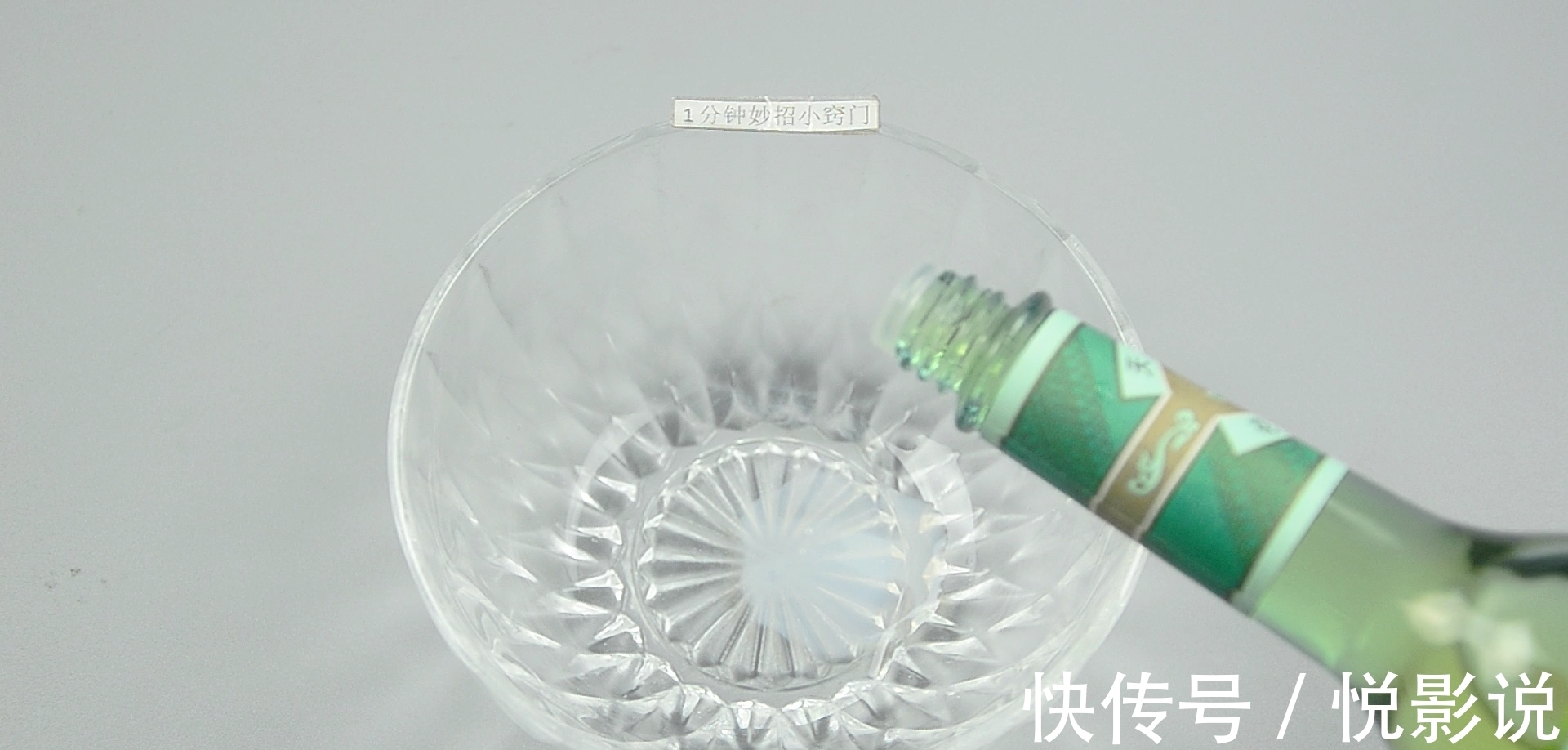 羽绒服别再用水洗,干洗店老板教我诀窍,5分钟洗净,就能马上穿