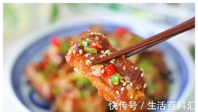 鲜香|入伏后孩子最馋排骨这做法,鲜香入味不油腻,炸后加料一拌,真香