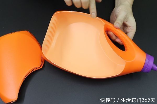 实用|洗衣液瓶子别扔了，粘几个塑料瓶盖太实用了，10个家庭9个都需要