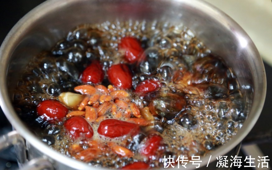 气血不好的人要多喝这汤,一周喝2次,面色红润