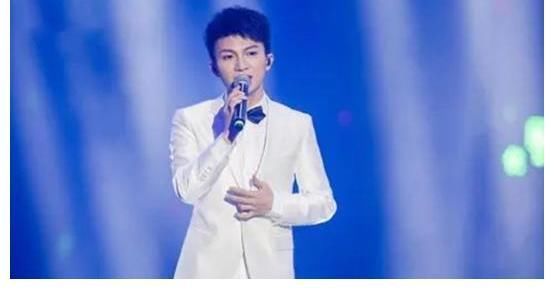 《我們的歌》第三季定檔，主持人曬“勤深深”，“精神小伙”合照