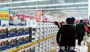 互联网时代|实体店一箱牛奶50块，网上却卖25块内行人说出“内幕”