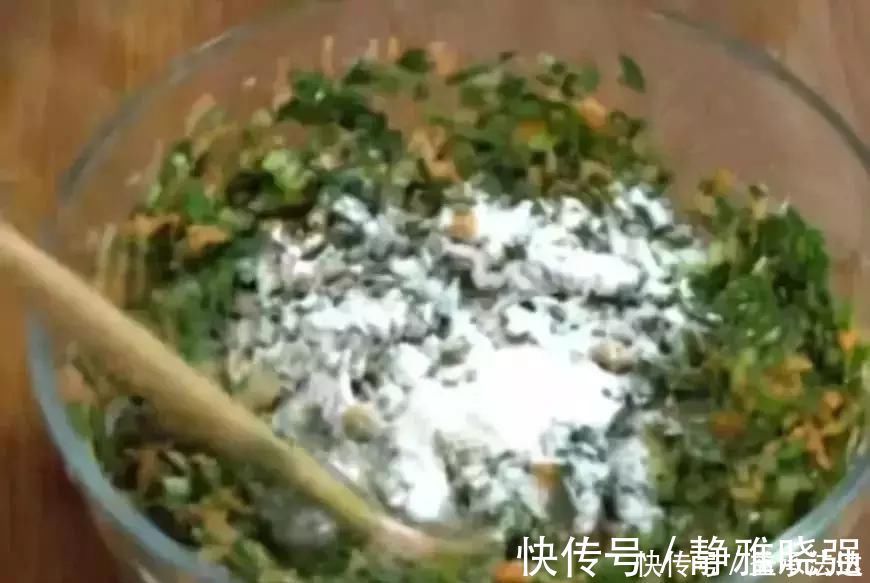 丸子|韭菜新做法,比饺子好吃100倍,大人小孩吃不够,真过瘾!