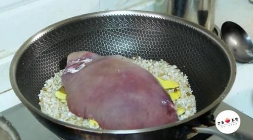  教你做“盐焗猪肝”，比卤煮的要香，出锅没腥味儿，下酒又下饭