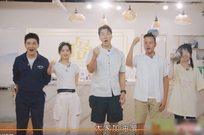  看清|赵丽颖录节目却遇到小baby，看清她下意识动作，当妈的都懂