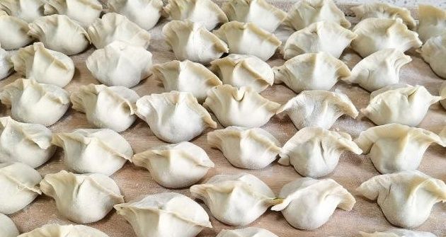 包白菜饺子时,记住老师傅的“2放2不放”,饺子鲜嫩多汁,特好吃