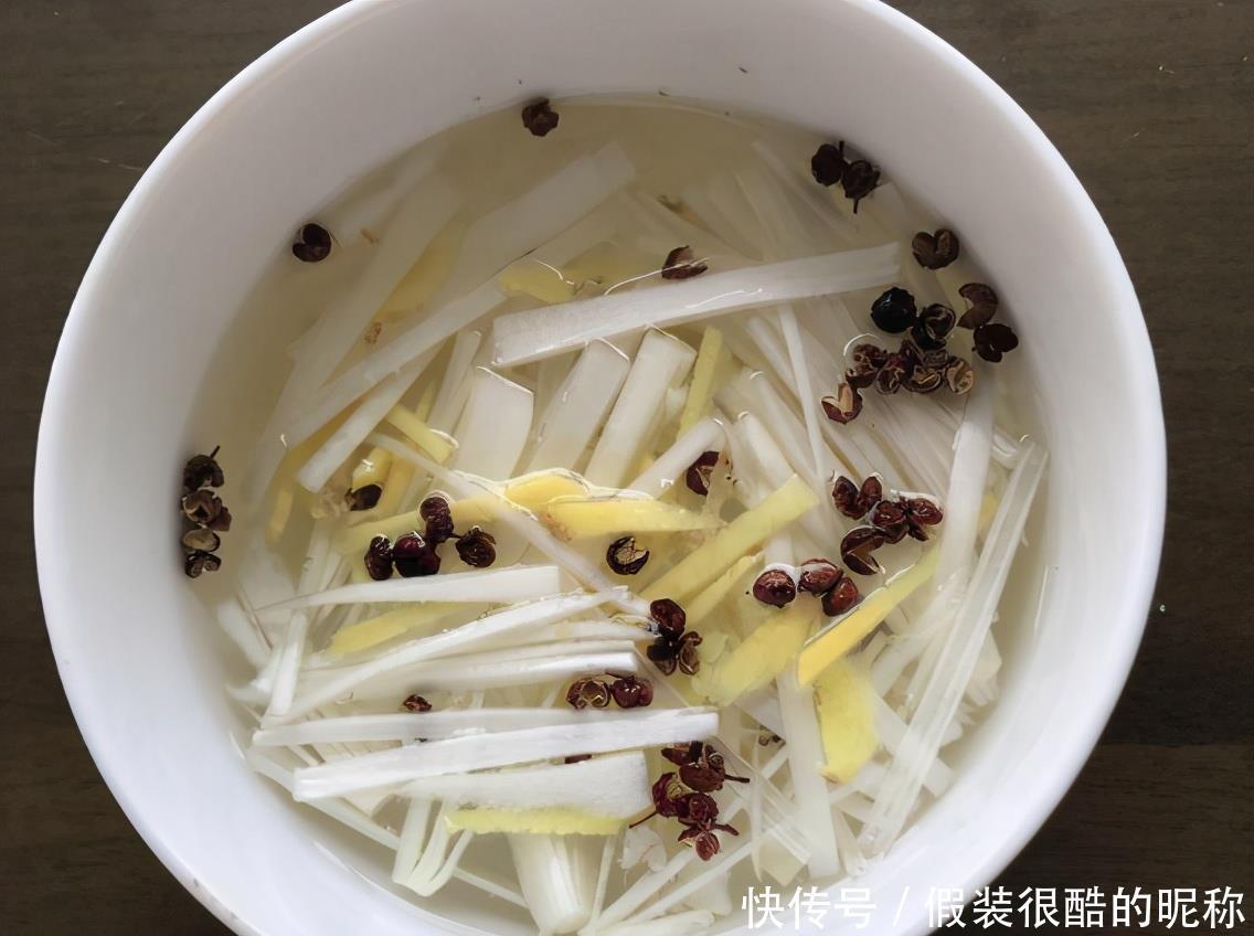 过年调饺子馅,懂得加“2样”,饺子做好喷香入味,咬一口流汁