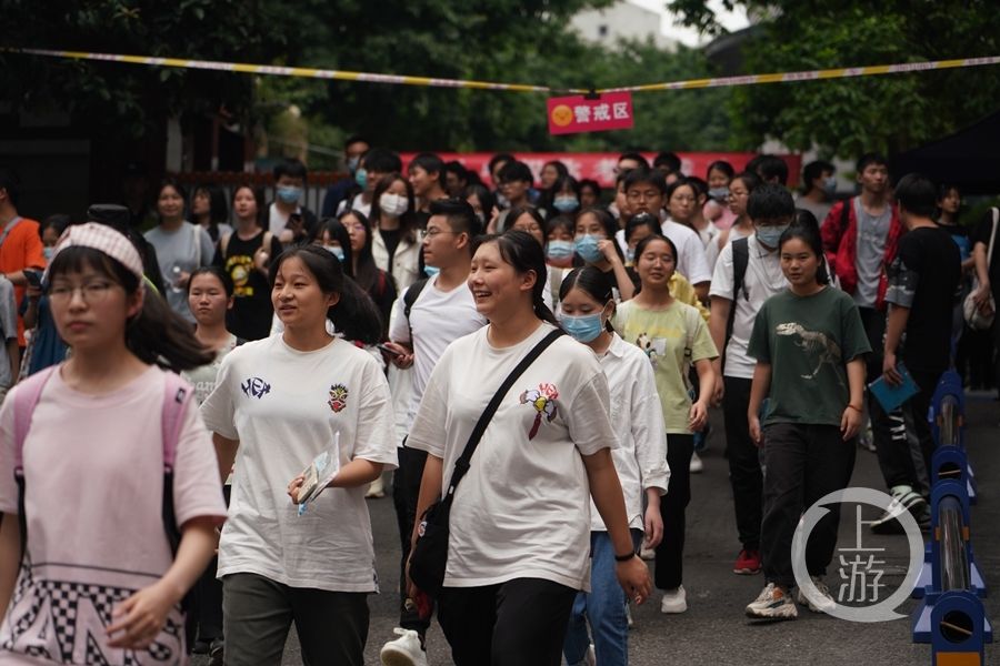 高考第二天 继续加油 少年们！|新高考首考 | 加油