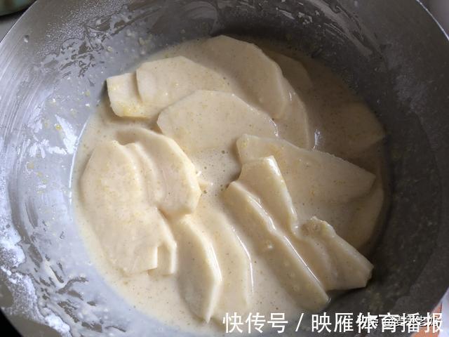 搅拌均匀|天冷苹果吃不完,那就做个香甜的千层蛋糕,少油少糖,做法特简单