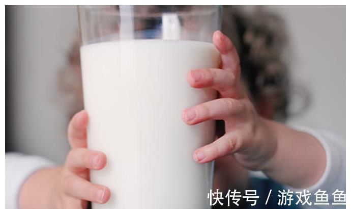 医生|7岁男童连续2年睡前喝牛奶,身高仅114厘米,医生,愚蠢害了