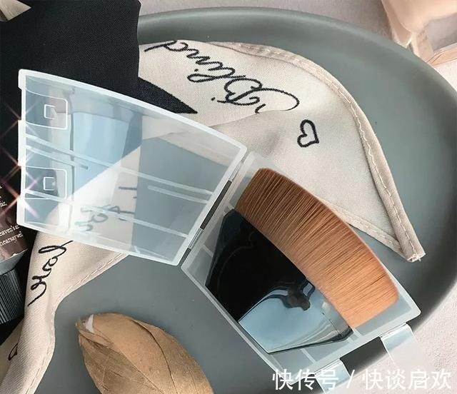 粉底刷|为什么明星化妆从来不卡粉、浮粉?化妆师:上妆工具没选对