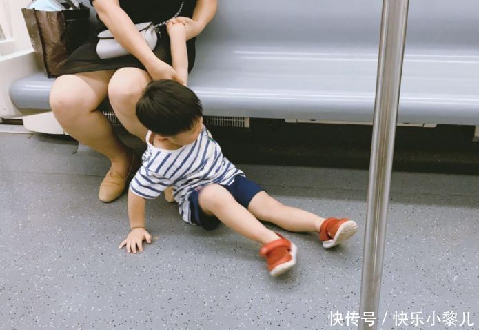 孩子长大后变成“讨厌鬼”?家长对娃产生厌烦之心,是谁的错?