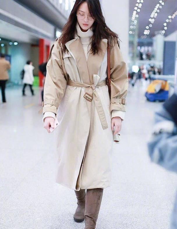 惠若琪|惠若琪也太潮了, 两件驼色风衣叠搭走机场, 搭配长筒靴气场无敌了
