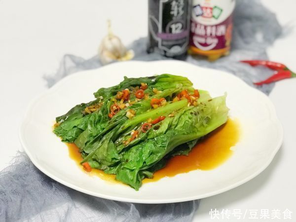 生菜不炒才更好吃，3分钟就能搞定，脆嫩爽口，上桌就被抢光