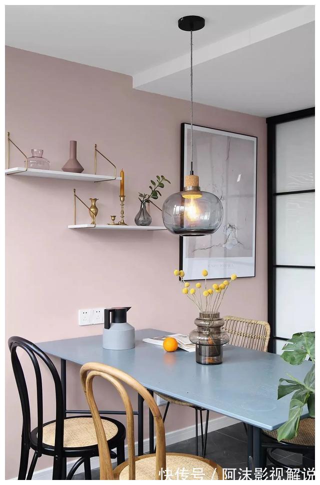 次卧|女生把70㎡顶楼户型，打造成舒适阳光美宅，充满了居住智慧！