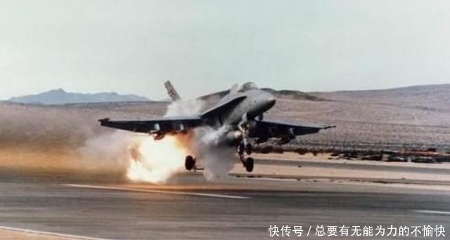 飞机上禁止吸烟，为何还配备了烟灰缸呢是多此一举吗