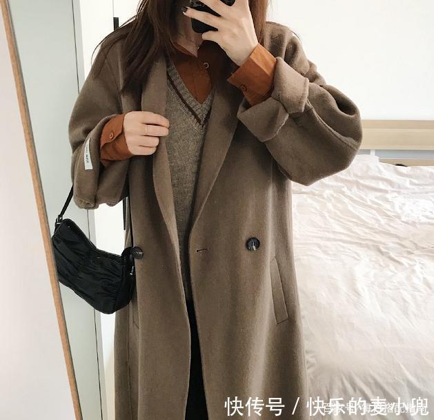 秋冬外套里面怎么穿建议试试这3件“内搭”,个性时髦又保暖