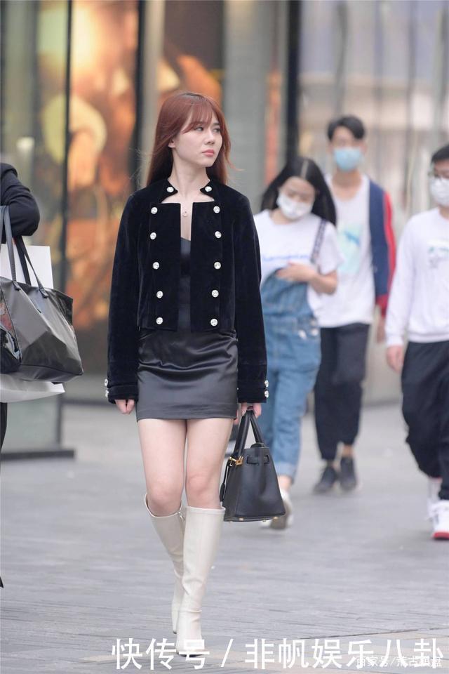 米色的长靴|秋天的米色长靴,不是过膝的款式,搭配出清新的时尚美