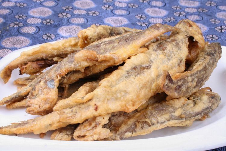 酥炸小黄鱼，用淀粉还是面粉？牢记2个窍门，又酥又脆，还不吸油