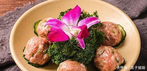 一锅翻滚的红汤，记录成都人对火锅的情结