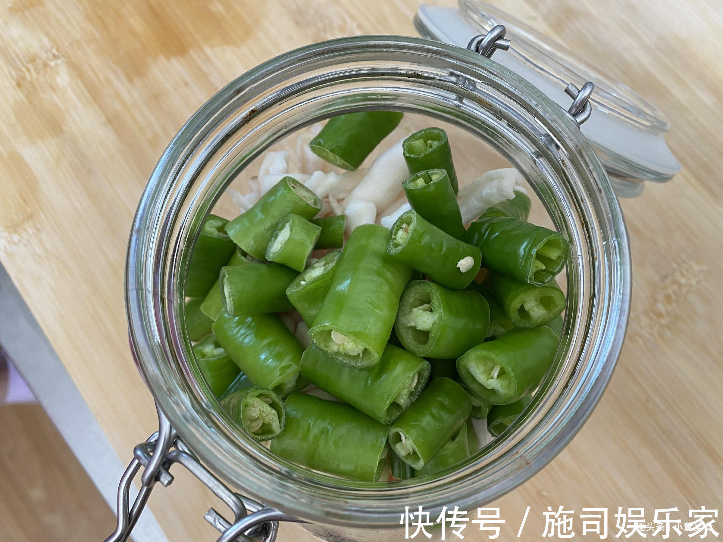 晾晒|冬天自制腌萝卜，教你酒店不外传的做法，隔天就能吃，脆爽又下饭