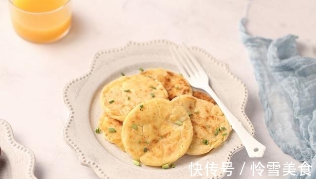 土豆饼|极简版土豆饼做法,面粉土豆加个蛋,煎一煎就出锅