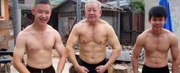 健身|74岁大爷坚持健身40年, 练就一身强壮肌肉, 开班教学只收1块钱