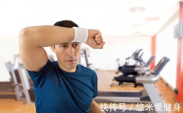 手腕|这4个健身装备,并不适合新人使用,提升基础力量实现增肌效果