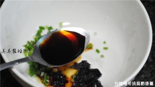 秋天|馄饨汤这么调，简单好味道，几种调料，开水一冲，比骨头汤还鲜