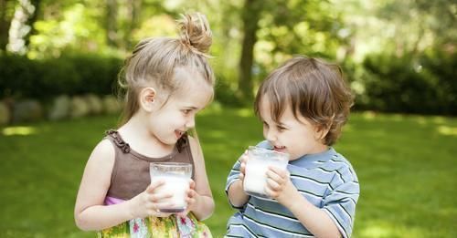 强身健体|“天天喝牛奶”的孩子,和“从不喝牛奶”的孩子,差别很明显