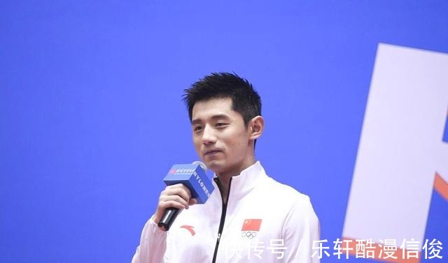 体坛|他俩到底干啥了网友对其褒贬不一,媒体评价“自恋、无知”