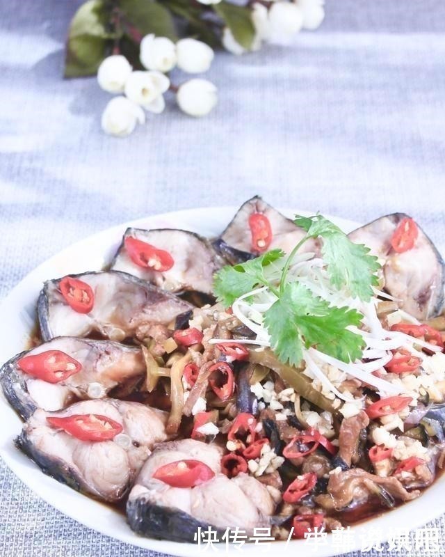 加料酒|草鱼最过瘾的吃法，比酸菜鱼水煮鱼还好吃，做4斤大鱼，上桌就光