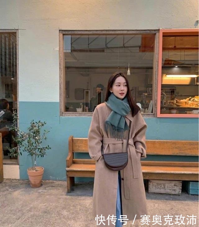 大衣搭配|美不美,看穿搭,讲究的女人秋冬都这样来穿,光靠气质就稳赢