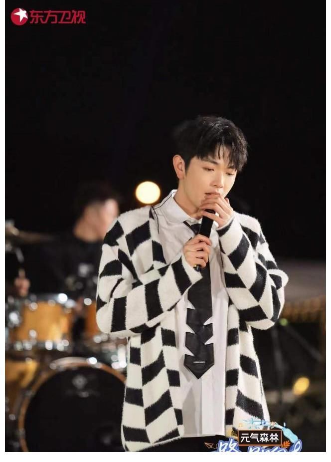 李健深情告别《一路唱响》 探宝团与宝藏音乐人合唱《朋友》