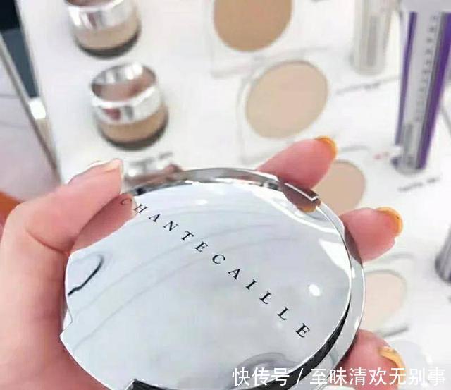 平价里面也有精品,倩碧腮红上脸很减龄,香缇卡粉饼哑光不拔干