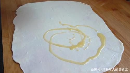 和面|外面买的鸡蛋饼为什么这么软，和面和烙饼有秘诀，学会可以出摊了