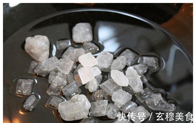 炒糖色，直接放冰糖就错啦！多加1步，糖色鲜亮，不发黑也不苦涩