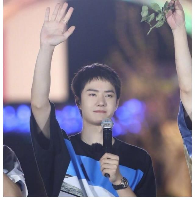 主持人|《天天向上》王一博换了身份，却还选择回归，执念是粉丝看不懂的