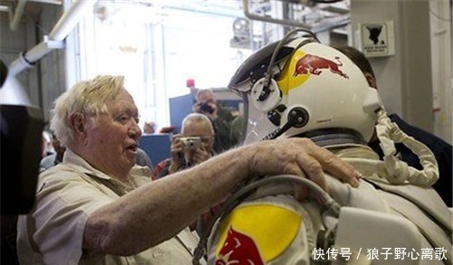 鲍姆加特纳 那个从臭氧层一跃而下,从3.9万米太空跳回地球的人,如今怎样!