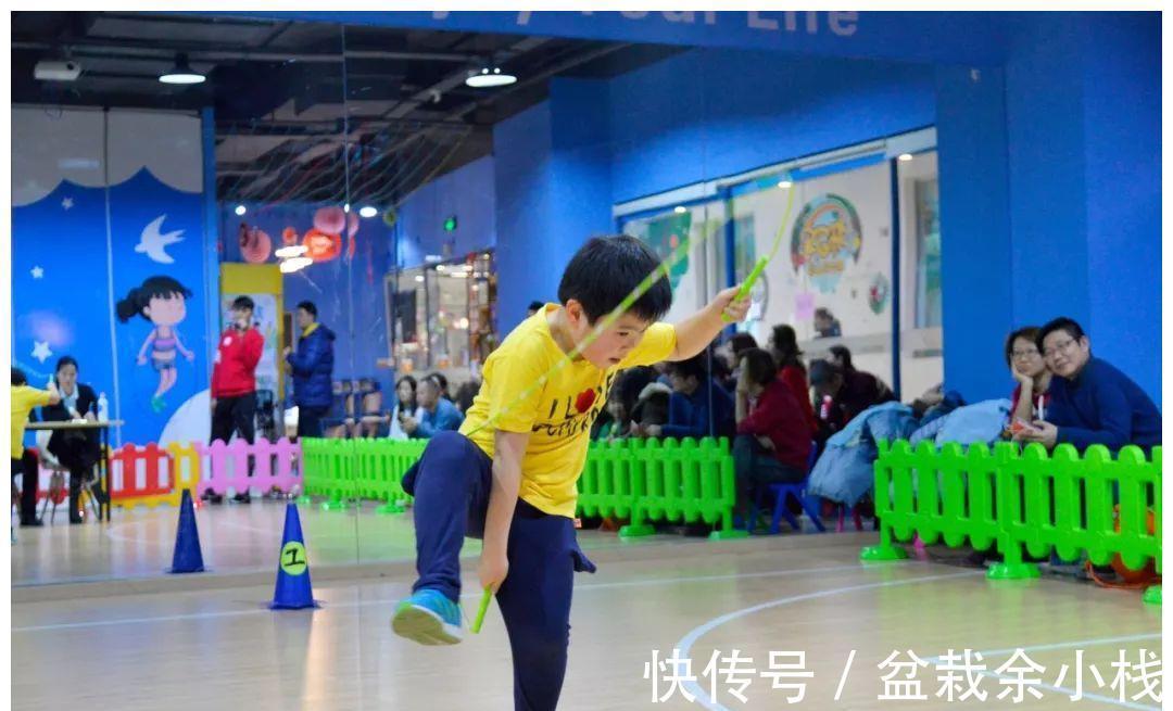 协调性|幼儿园老师，为什么都开始让孩子学跳绳？这个原因你想不到