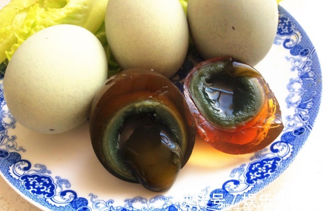 营养物质|医生提醒:女人更年期后,少吃这3样食物,或能远离“黄脸婆”